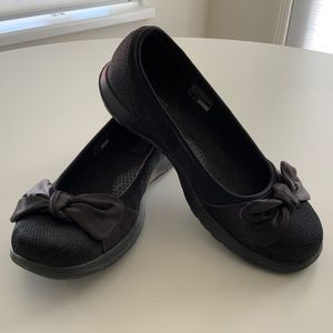 SKECHERS SHOES AIR COOLED GOGA MAT BLACK BALLET SHOES WITH SATIN BOWS